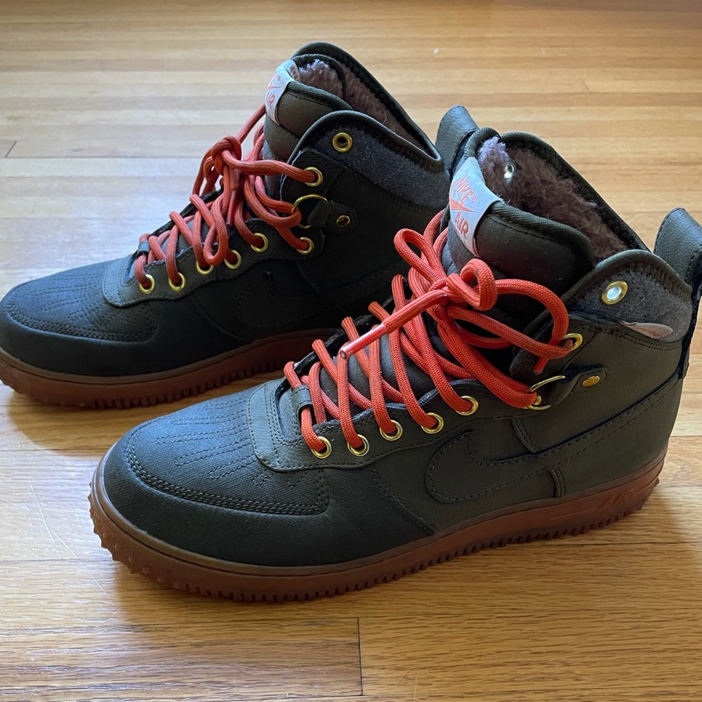 Army green Men’s Nike Air Force 1’s. Size 9.5